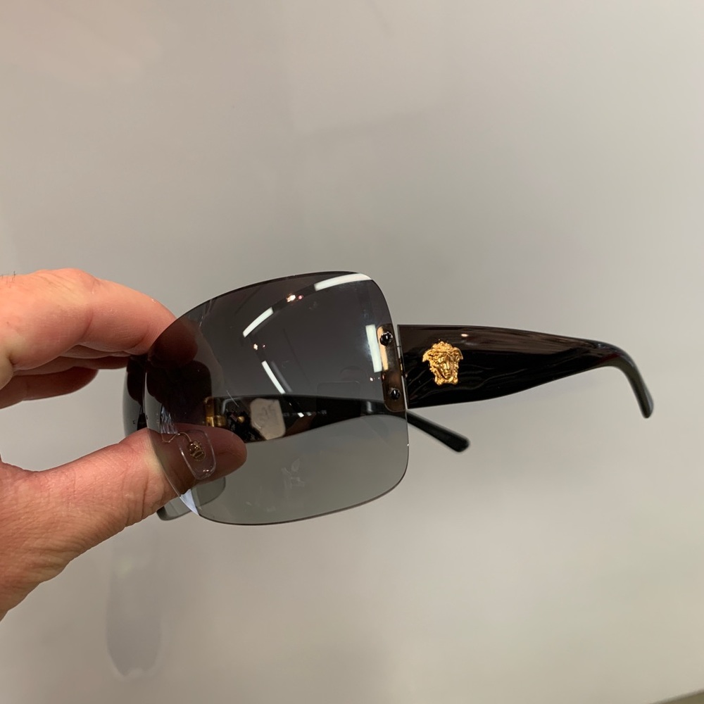 Versace Sunglasses‎ - Picture 2 of 8